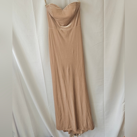 Reveley Quinn Velvet Maxi Strapless Dress In Gold Champagne Size 2 Women's - Picture 3 of 13